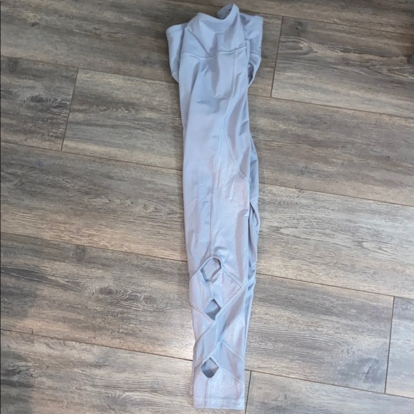 Victoria’s Secret Sport Grey Leggings - Picture 3 of 3